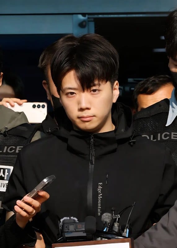 귀갓길 여고생을 흉기로 살해하고, 곁에 있던 남고생에게도 흉기를 휘두른 혐의(살인 및 살인미수)를 받는 장윤기(23).