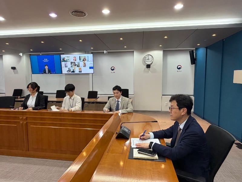19일 정광용 외교부 아프리카중동국장이 호르무즈 해협 선박 통항과 관련해 유관공관 대상 화상점검회의를 주재하고 있다. / 사진=외교부 제공