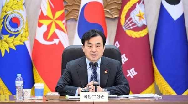 국방부, '사관학교 통합' 발표 100분 전 돌연 연기… 거센 반대 여론 의식했나
