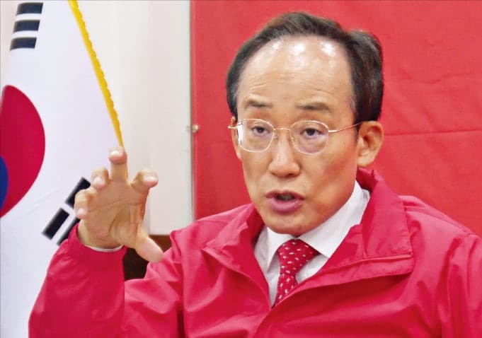 회의자료 없애고 '2분 타이머' 설치… 추경호 대구시장의 파격 행보