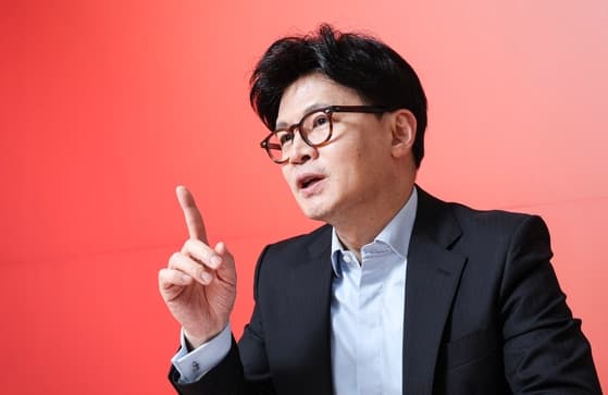 "국정이 유튜브 예능이냐"… 한동훈, 李대통령 '세금 즉석 투표'에 맹폭