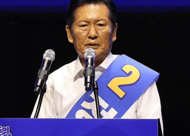 정청래 더불어민주당 당대표 후보가 9일 대구·경북 당대표 및 최고위원 후보자 합동연설회에서 정견발표를 하고 있다. / 사진 =연합뉴스