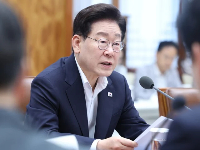 "군 복무, 인생 낭비 안 되게"…李대통령, '선택적 모병제' 카드 꺼냈다