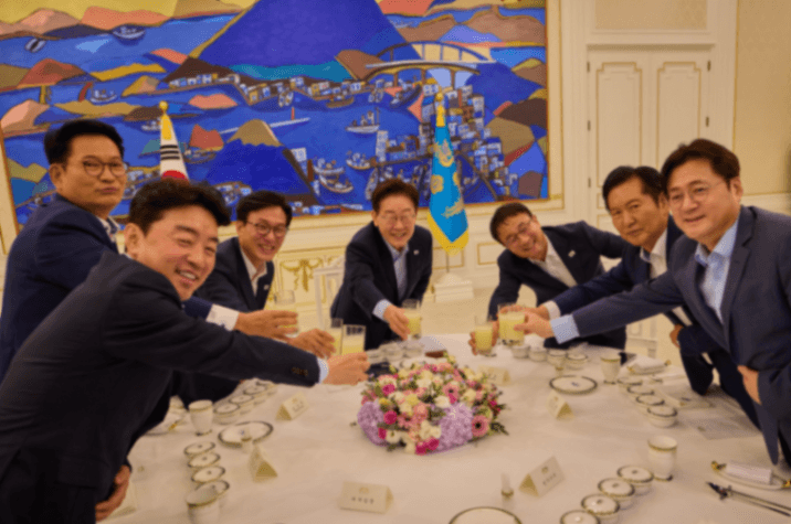 거제 물난리 속 청와대 '육회 파티'…이재민 눈물 외면한 당정청 단합대회